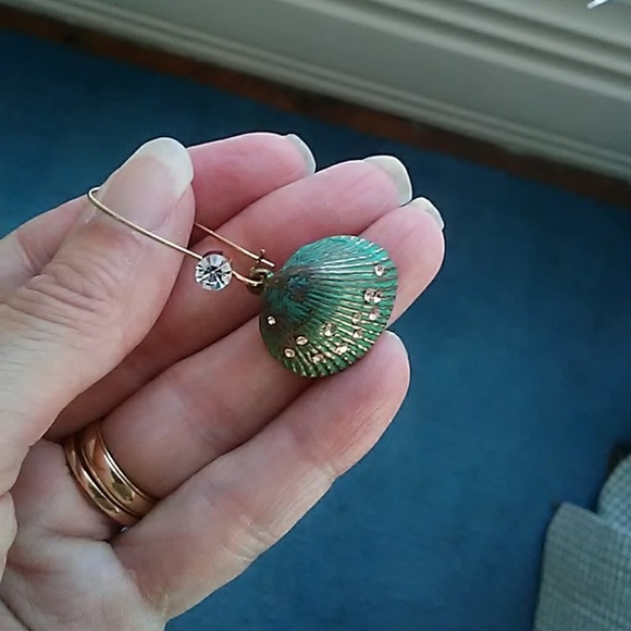 BEAUTIFUL SHELL EARRINGS! - Picture 6 of 7